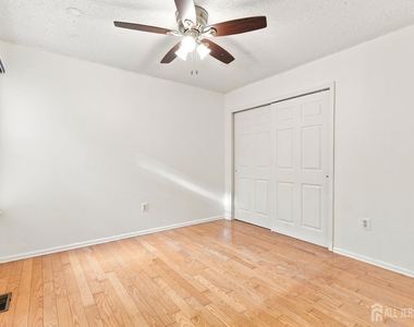 63 Prestwick Way - Photo Thumbnail 20