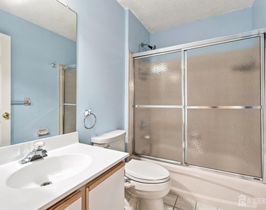63 Prestwick Way - Photo Thumbnail 22