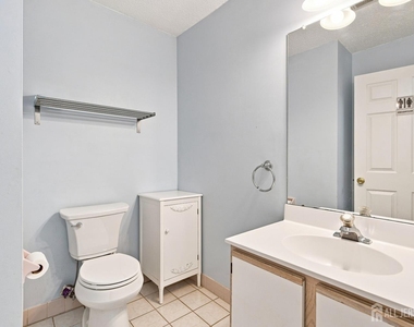 63 Prestwick Way - Photo Thumbnail 11