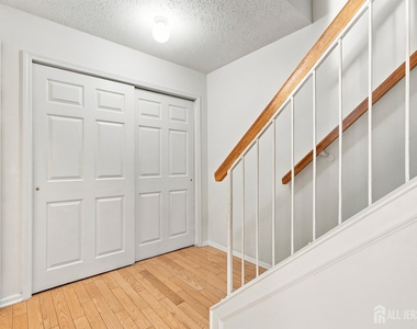 63 Prestwick Way - Photo Thumbnail 10