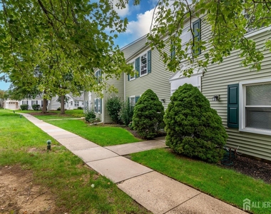 456 Roxbury Lane - Photo Thumbnail 3