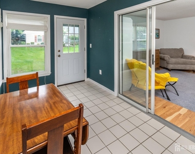 456 Roxbury Lane - Photo Thumbnail 18