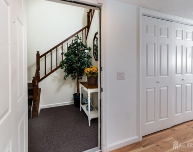456 Roxbury Lane - Photo Thumbnail 9