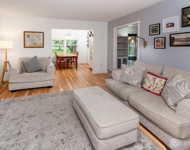 456 Roxbury Lane - Photo Thumbnail 13