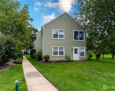 456 Roxbury Lane - Photo Thumbnail 4