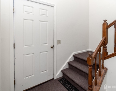 456 Roxbury Lane - Photo Thumbnail 6