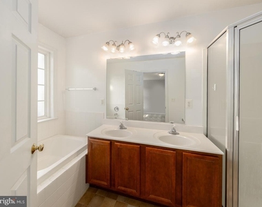 108 Clearwater Court - Photo Thumbnail 16