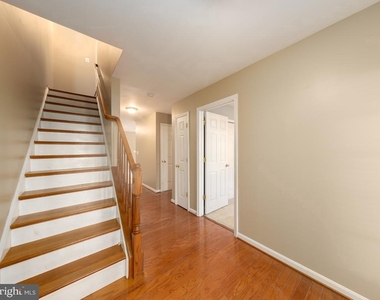 108 Clearwater Court - Photo Thumbnail 2