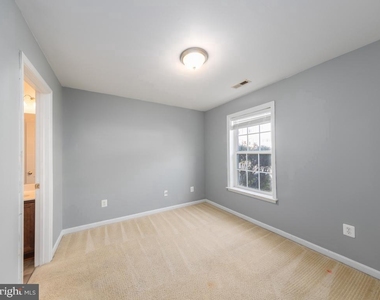 108 Clearwater Court - Photo Thumbnail 8
