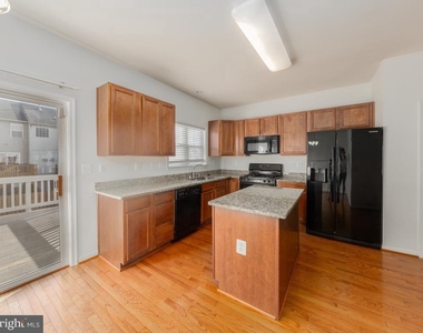 108 Clearwater Court - Photo Thumbnail 6