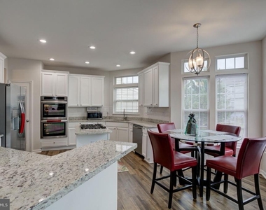 5218 Windbreak Drive - Photo Thumbnail 7