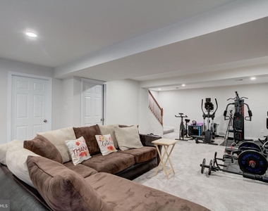 5218 Windbreak Drive - Photo Thumbnail 20