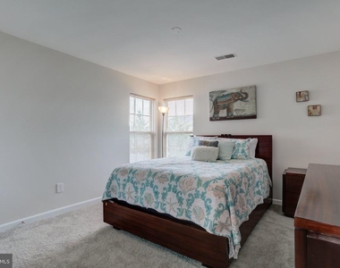 5218 Windbreak Drive - Photo Thumbnail 16