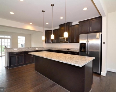10684 Viewmont Lane - Photo Thumbnail 2