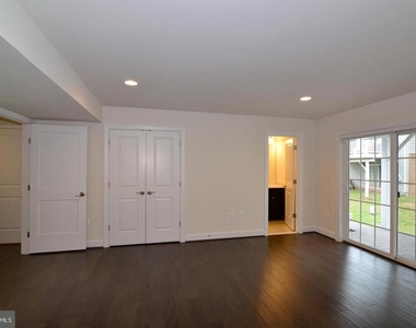 10684 Viewmont Lane - Photo Thumbnail 12