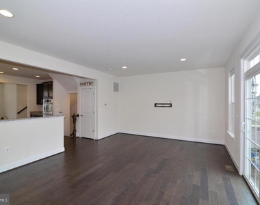10684 Viewmont Lane - Photo Thumbnail 14