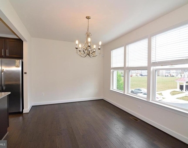 10684 Viewmont Lane - Photo Thumbnail 8