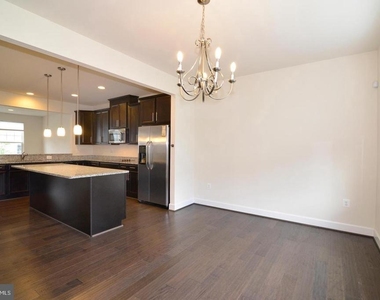 10684 Viewmont Lane - Photo Thumbnail 7