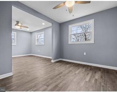 4604 Kentwood Lane - Photo Thumbnail 7