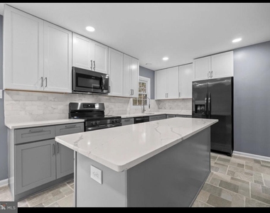 4604 Kentwood Lane - Photo Thumbnail 12