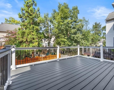 8812 Fenimore Place - Photo Thumbnail 17