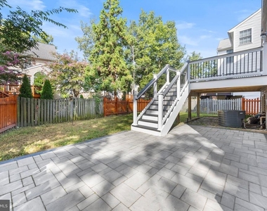 8812 Fenimore Place - Photo Thumbnail 19