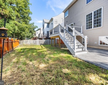 8812 Fenimore Place - Photo Thumbnail 31