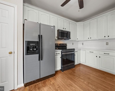 8812 Fenimore Place - Photo Thumbnail 8