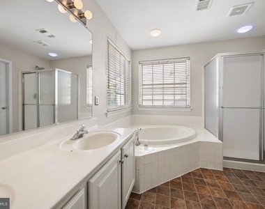 8812 Fenimore Place - Photo Thumbnail 22
