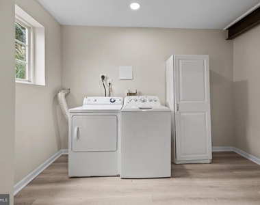 8812 Fenimore Place - Photo Thumbnail 28