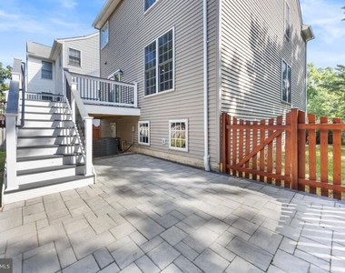 8812 Fenimore Place - Photo Thumbnail 18