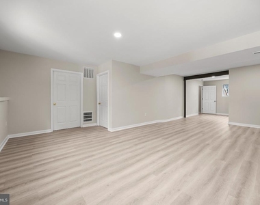 8812 Fenimore Place - Photo Thumbnail 26