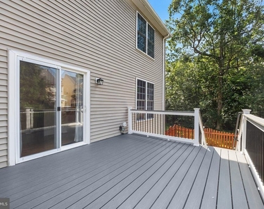 8812 Fenimore Place - Photo Thumbnail 16