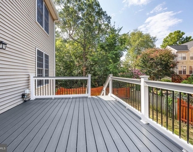 8812 Fenimore Place - Photo Thumbnail 15