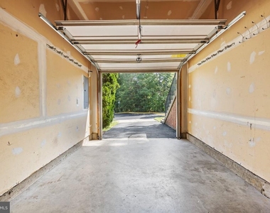 8812 Fenimore Place - Photo Thumbnail 30