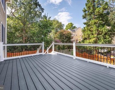 8812 Fenimore Place - Photo Thumbnail 14