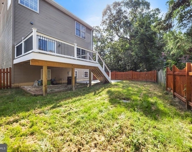 8812 Fenimore Place - Photo Thumbnail 32