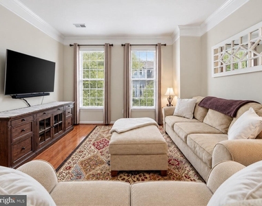 22631 Hawkbill Square - Photo Thumbnail 9