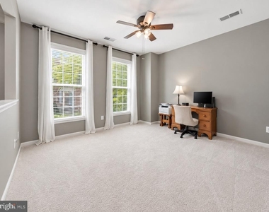 22631 Hawkbill Square - Photo Thumbnail 4
