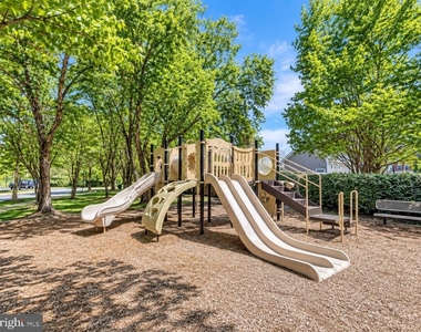 22631 Hawkbill Square - Photo Thumbnail 30