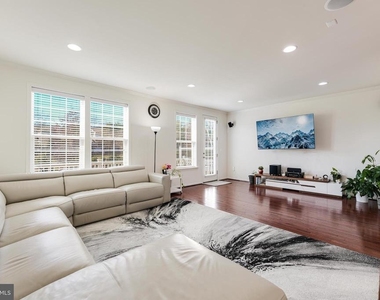 21523 Willow Breeze Square - Photo Thumbnail 16