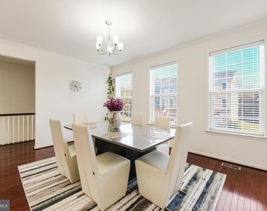 21523 Willow Breeze Square - Photo Thumbnail 11