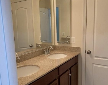 42243 Water Iris Terrace - Photo Thumbnail 12
