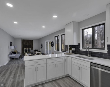 10422 Woodbury Woods Court - Photo Thumbnail 9