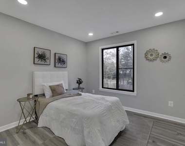 10422 Woodbury Woods Court - Photo Thumbnail 21