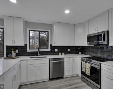 10422 Woodbury Woods Court - Photo Thumbnail 8