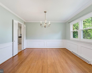 8125 Saxony Drive - Photo Thumbnail 9