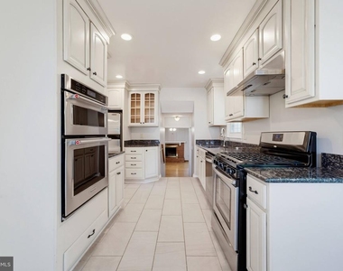 8125 Saxony Drive - Photo Thumbnail 4