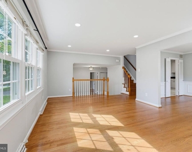 8125 Saxony Drive - Photo Thumbnail 15