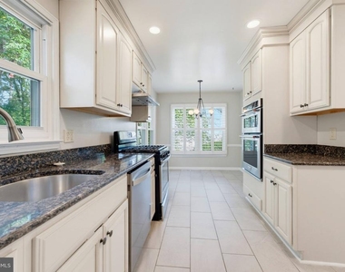 8125 Saxony Drive - Photo Thumbnail 12